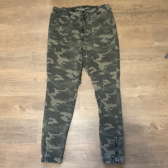 American Eagle Joggers - Picture 1 of 4
